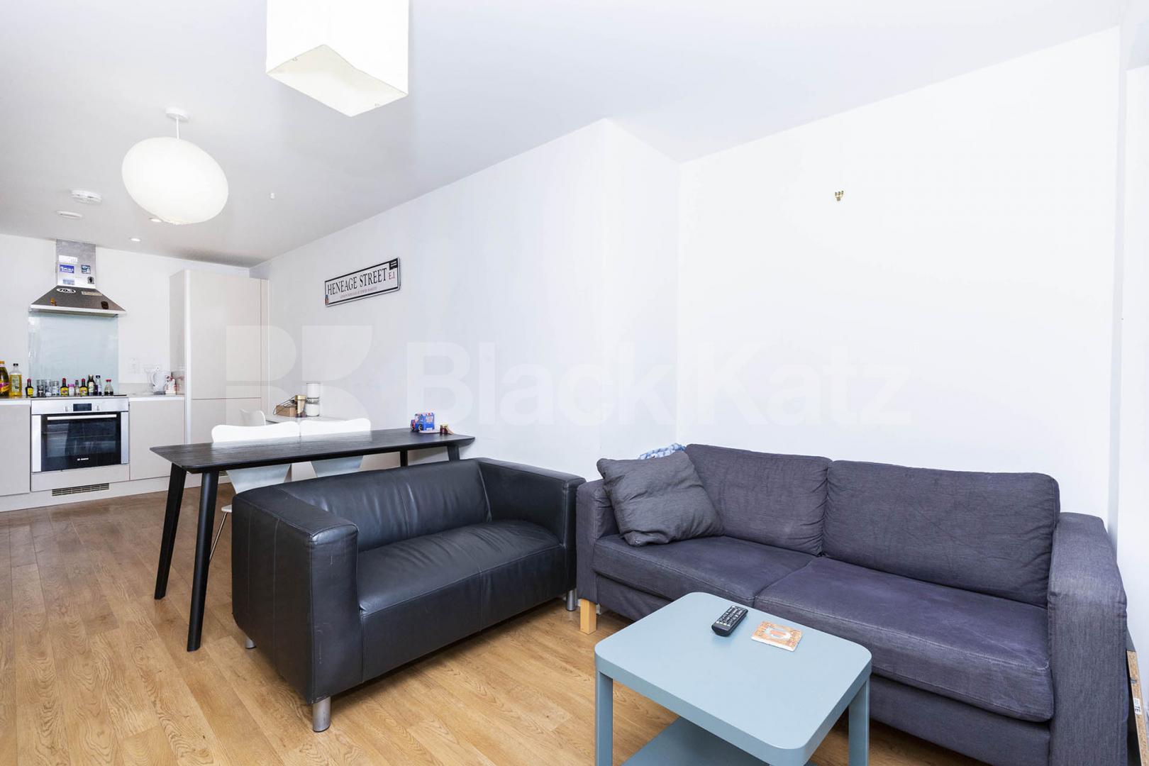 Stunning two bed two bath apartment in Mayfair. Mins to Hyde Park Berkeley Square, Mayfair